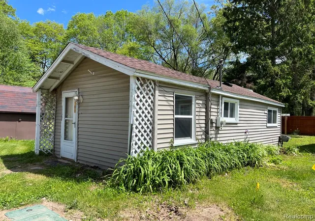 Homes for sale in Columbiaville, MI | 180 Fonda Dr, Columbiaville, MI 48421 | MLS# 60995337