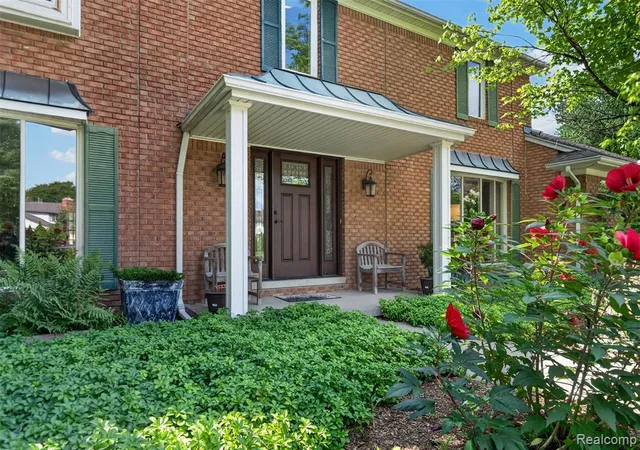 Photo 3 of Sale Pending at 2427 Red Maple Ct, Troy, MI 48098 2225 | MLS# 61025103 | Listing updated on 2026-08-30