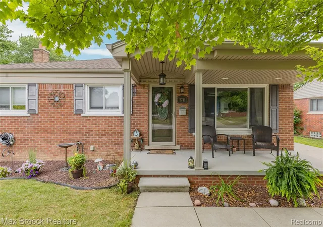 3rd image of 2741 Longmeadow Dr, Trenton, MI 48183 | MLS# 61021581