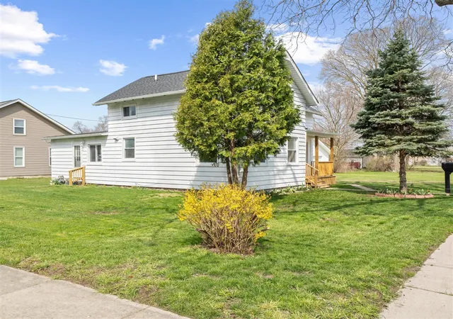 Homes for sale in Dundee, MI | 244 Cass St, Dundee, MI 48131 | MLS# 70544918