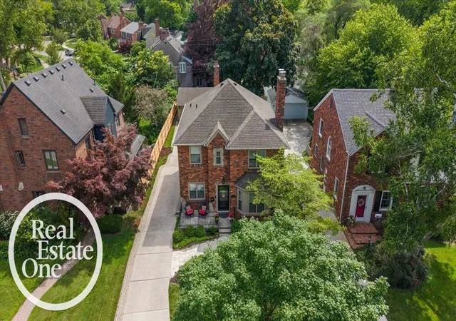 Homes for sale in Grosse Pointe Farms, MI | 305 Moran Rd, Grosse Pointe Farms, MI 48236 | MLS# 50212614