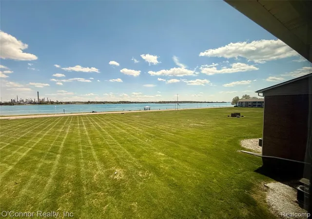Homes for sale in Marysville, MI | 1660 River Road, Marysville, MI 48040 | Houzeo