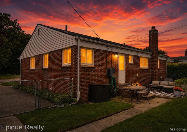 Photo 3 of Single family home for sale at 1114 W 13 Mile Rd, Royal Oak, MI 48073 2413 | MLS# 61010742 | Listing updated on 2026-09-15