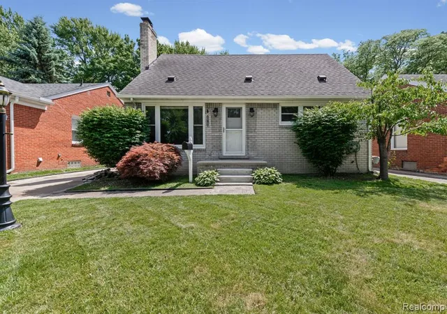 Homes for sale in Harper Woods, MI | 20700 Damman St, Harper Woods, MI 48225 | MLS# 61003617