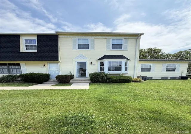 Homes for sale in Walled Lake, MI | 269 Lake Village Dr, Walled Lake, MI 48390 | MLS# 60997707