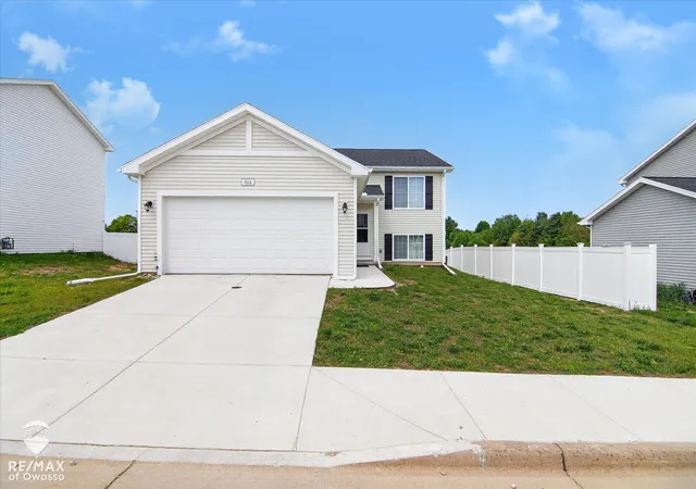 Homes for sale in Eaton Rapids, MI | 604 Muirfield Dr, Eaton Rapids, MI 48827 | MLS# 50210591