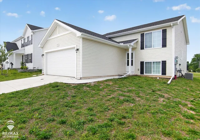 Homes for sale in Eaton Rapids, MI | 604 Muirfield Dr, Eaton Rapids, MI 48827 | MLS# 50210591