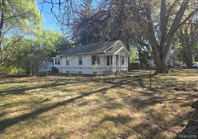 Homes for sale in Ferndale, MI | 3370 Harris St, Ferndale, MI 48220 | MLS# 60976935