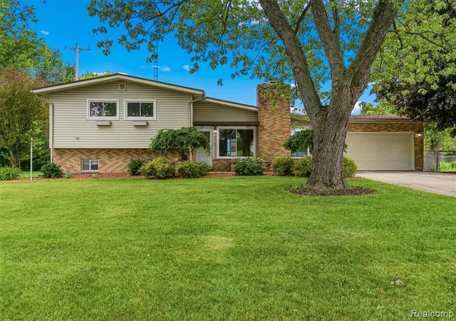 2nd image of 5120 Hillcrest Cir, Flint, MI 48506 1524 | MLS# 61005794