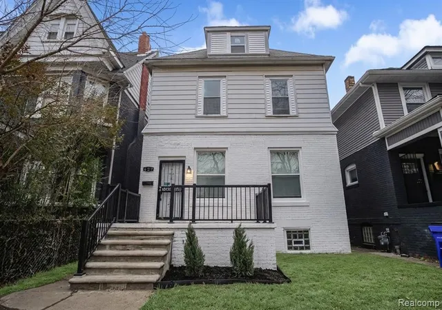 1st image of 427 Melbourne, Detroit, MI 48202 | MLS# 60955072