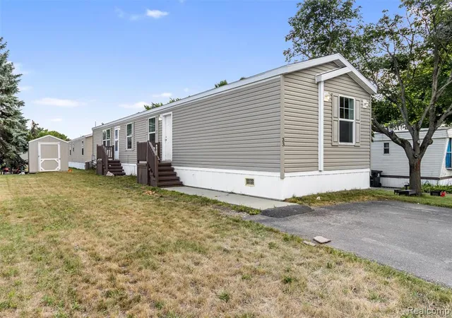 Photo 3 of Manufactured home for sale at 33 Hummingbird Dr, Lake Orion, MI 48359 | MLS# 61019700 | Listing updated on 2026-09-10