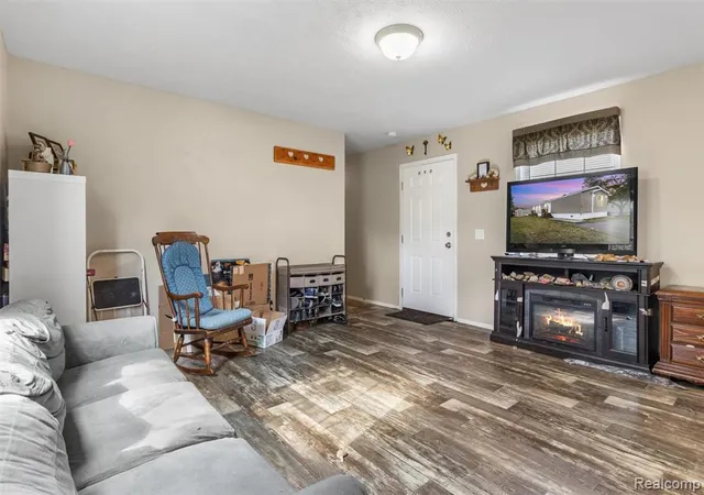 Photo 4 of Manufactured home for sale at 33 Hummingbird Dr, Lake Orion, MI 48359 | MLS# 61019700 | Listing updated on 2026-10-02