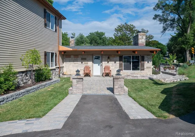 4th image of 375 Lamothe Dr, Waterford, MI 48327 | MLS# 61009521