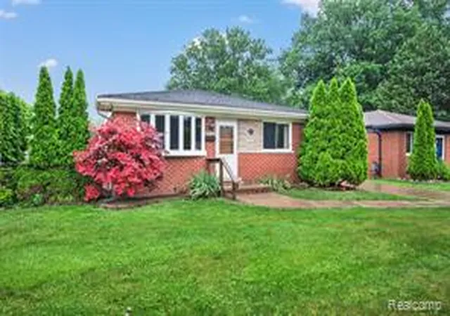 Homes for sale in Saint Clair Shores, MI | 21731 Raymond St, Saint Clair Shores, MI 48082 | MLS# 61009053