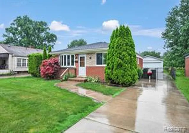 Homes for sale in Saint Clair Shores, MI | 21731 Raymond St, Saint Clair Shores, MI 48082 | MLS# 61009053