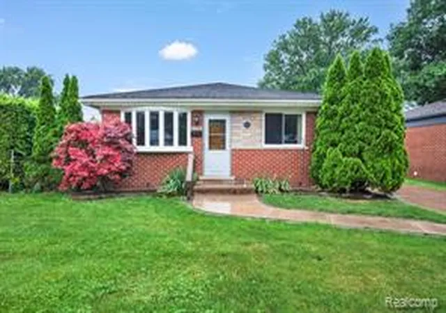 Homes for sale in Saint Clair Shores, MI | 21731 Raymond St, Saint Clair Shores, MI 48082 | MLS# 61009053