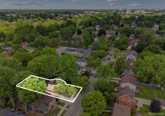Listing Photo 2 - Condo for sale in building located at 242 Crocker Blvd, Mount Clemens, MI 48043 - Unit #