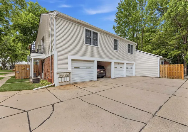 Photo 2 of Condo for sale at 24746 Meadow Crk Dr, Harrison Township, MI 48045 | MLS# 50214942 | Listing updated on 2026-07-15