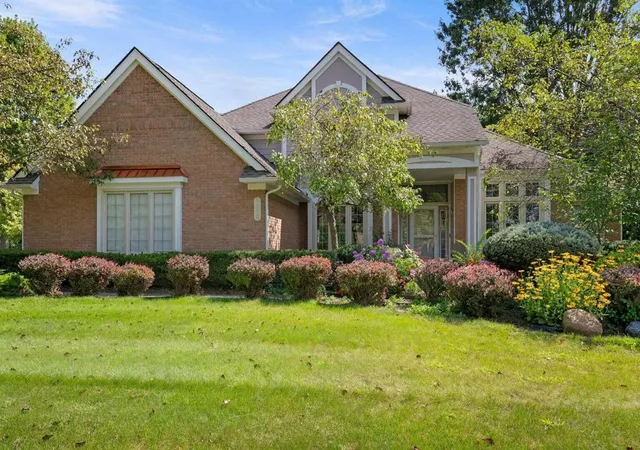 2nd image of 6568 Crabapple Dr, Troy, MI 48098 | MLS# 70541746