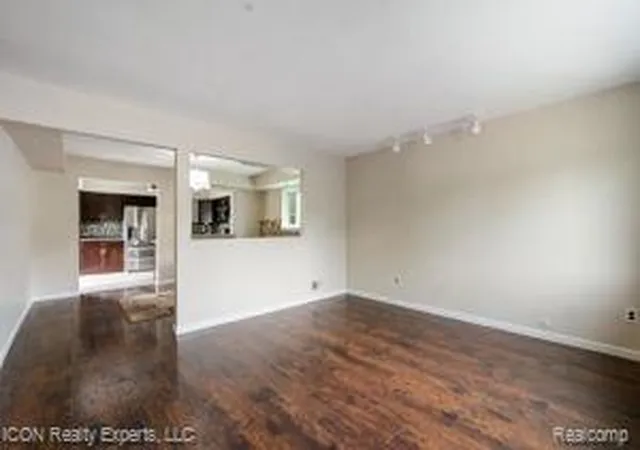 Homes for sale in Farmington Hills, MI | 33515 Colfax Dr, Farmington Hills, MI 48335 | MLS# 61005286