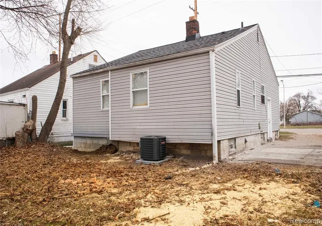 3rd image of 91 Martin Luther King Jr Blvd, Pontiac, MI 48342 | MLS# 60998167