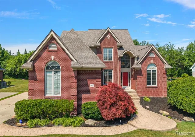 Homes for sale in Plymouth, MI | 13697 Burning Tree Ln, Plymouth, MI 48170 | MLS# 61008741
