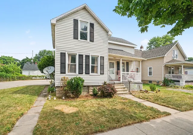 Photo 2 of Sale Pending at 1715 Columbus Ave, Bay City, MI 48708 | MLS# 50215820 | Listing updated on 2026-08-26