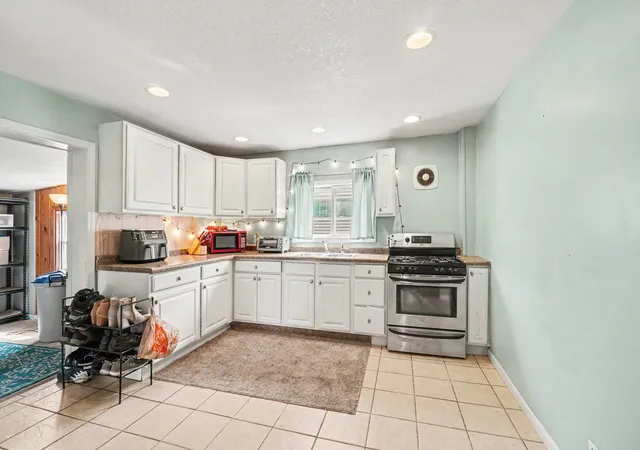 Photo 4 of Sale Pending at 1715 Columbus Ave, Bay City, MI 48708 | MLS# 50215820 | Listing updated on 2026-08-26