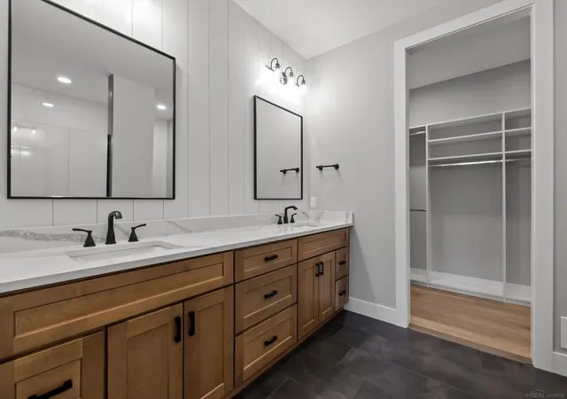 5th image of 5829 Hts Dr, Sterling Heights, MI 48314