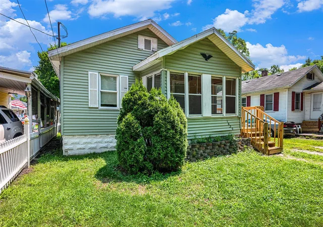 3rd image of 1630 Union St, Kalamazoo, MI 49007 | MLS# 70483876