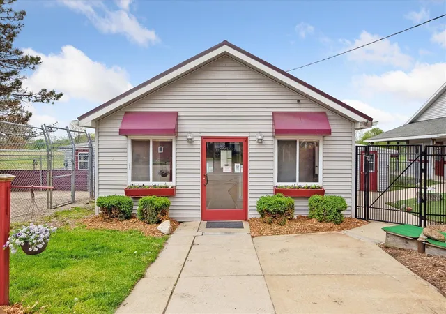Photo 3 of Single family home for sale at 3650 Hogback Rd, Fowlerville, MI 48836 | MLS# 70546933 | Listing updated on 2026-08-31