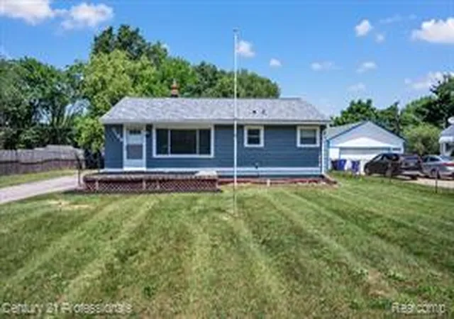 Homes for sale in Waterford, MI | 7168 Wedworth St, Waterford, MI 48327 | MLS# 61008375