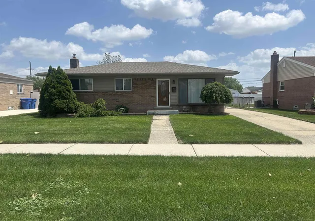 Homes for sale in Warren, MI | 31434 Newport Dr Dr, Warren, MI 48088 | MLS# 50213768