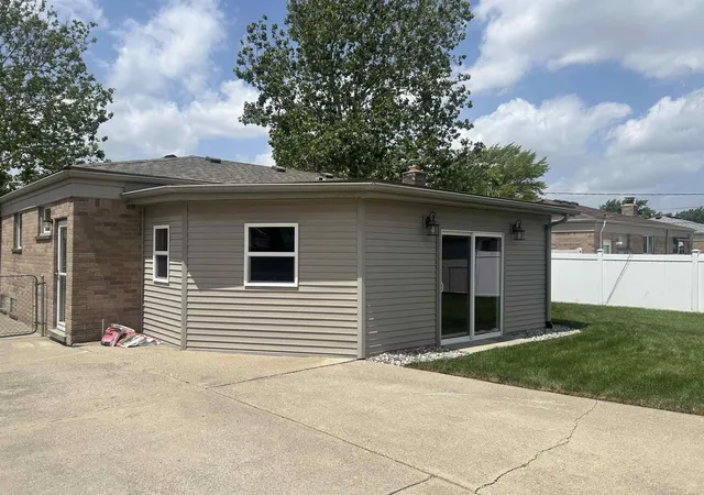 Homes for sale in Warren, MI | 31434 Newport Dr Dr, Warren, MI 48088 | MLS# 50213768