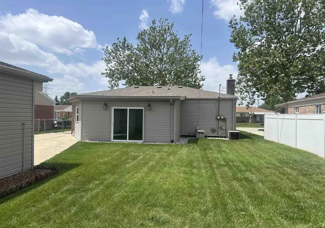 Homes for sale in Warren, MI | 31434 Newport Dr Dr, Warren, MI 48088 | MLS# 50213768