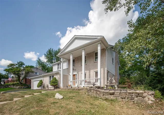 Photo 2 of Single family home for sale at 30991 Oak Valley Ct, Farmington Hills, MI 48331 4400 | MLS# 61025552 | Listing updated on 2026-09-02