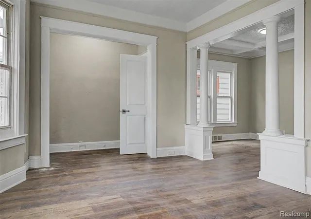 3rd image of 2971 Bewick St, Detroit, MI 48214 2121 | MLS# 61010359