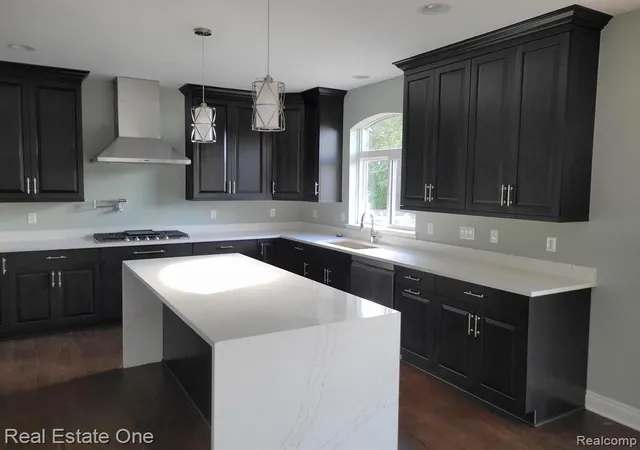 3rd image of 25 Florence Dr, Troy, MI 48098 2923 | MLS# 60993754