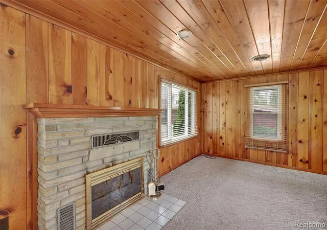 Homes for sale in Algonac, MI | 4901 Pointe Tremble Rd, Algonac, MI 48001 | MLS# 61000014