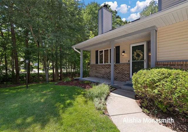 Homes for sale in Spring Lake, MI | 17511 Parkwood Dr #D, Spring Lake, MI 49456 | MLS# 70542390