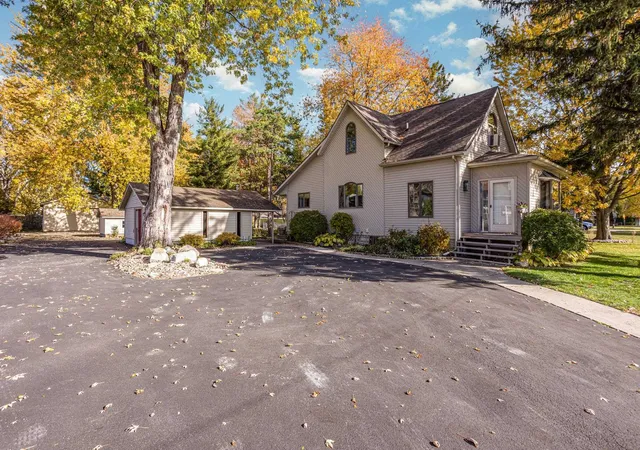 Photo 2 of Sale Pending at 3103 E Midland Rd, Bay City, MI 48706 | MLS# 50193137 | Listing updated on 2026-01-23