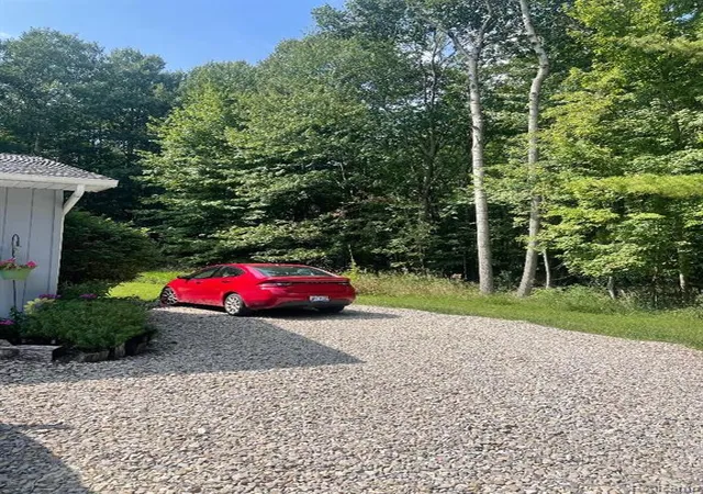 Photo 4 of Sale Pending at 1866 S Barrie Rd, Bad Axe, MI 48413 9483 | MLS# 61025094 | Listing updated on 2026-09-19