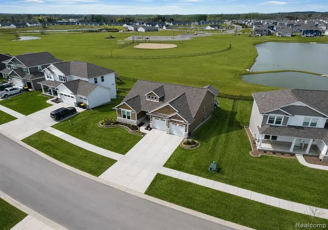 5th image of 2138 Gambrel Ln, Howell, MI 48843 | MLS# 60979155