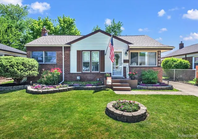 2nd image of 28048 Bohn St, Roseville, MI 48066 | MLS# 61001375