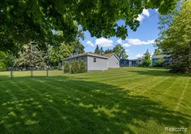 Homes for sale in White Lake, MI | 4694 Lakeborn Dr, White Lake, MI 48383 | MLS# 61009013