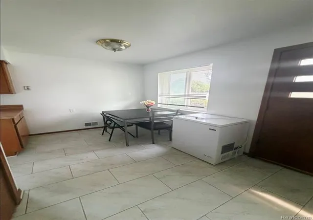 4th image of 20663 Hollywood St, Harper Woods, MI 48225 | MLS# 61021113