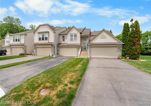 Homes for sale in Woodhaven, MI | 26738 Kirkway Cir, Woodhaven, MI 48183 | MLS# 61004328