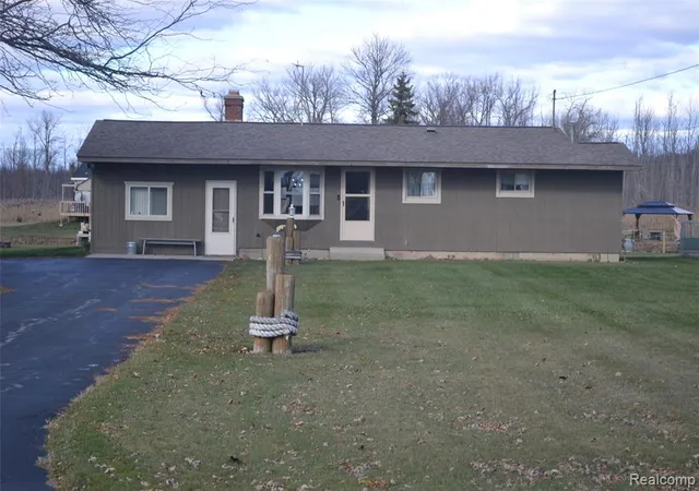Homes for sale in Au Gres, MI | 2347 E Bay Ridge Dr, Au Gres, MI 48703 | MLS# 60954392