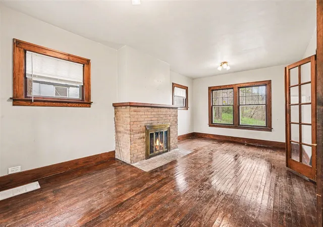 3rd image of 915 Walwood Pl, Kalamazoo, MI 49007 | MLS# 70526328