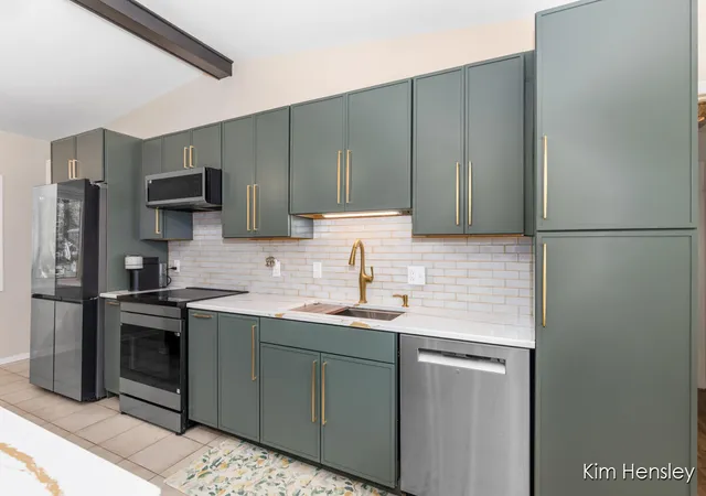 Photo 3 of Sale Pending at 4736 Burton St, Kentwood, MI 49546 | MLS# 70553692 | Listing updated on 2026-09-10